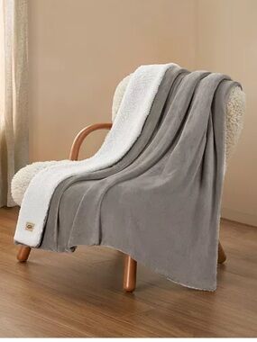 UGG Seal Gray and Cream Plush Throw, NEW sealed bag,  velvety soft